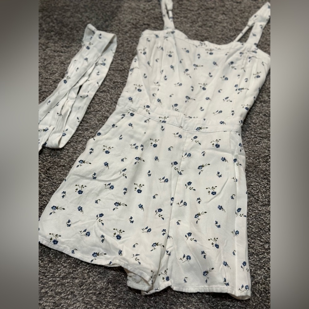 BEST OFFER Hollister Romper XS White with Floral with Soft Tie for Bow